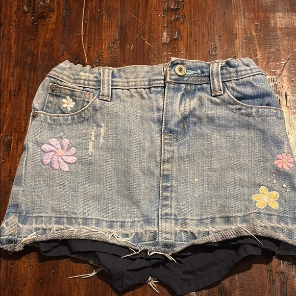 GAP GIRLS SKORT DENIM JEANS SKIRT SUMMER CASUAL FLORAL FALL SKIRTS SKORTS SIZE 5 - Picture 2 of 8